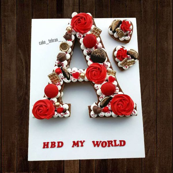 کیک حروف A (کیک سابله A) طرح گل قرمز و شکلات