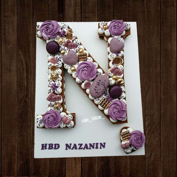 کیک حروف N (کیک سابله N) طرح گل و ماکارون